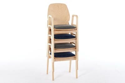 Unsere Holzschalenstühle Oslo AL SP können gerne nach oben gestapelt werden