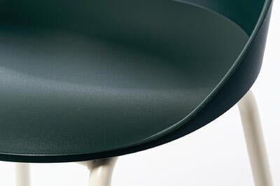 Die Sitzschale hat abgerundete Ecken und Kanten