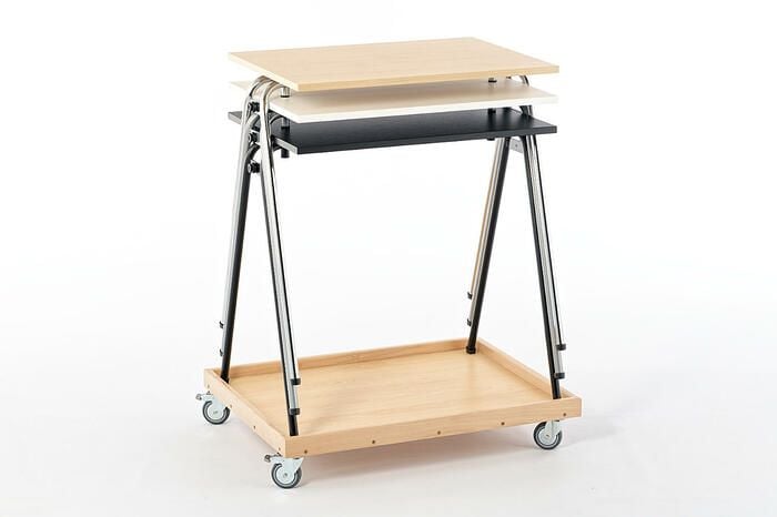 Mit dem optional erhältlichen Rollwagen können die Tische einfach transportiert werden