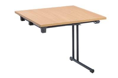 Schnell und einfach können die Tischbeine eingeklappt werden