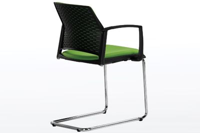 Das Rückendesign unserer Paris Freischwingerstühle überzeugt Besucher und Gäste auf ganzer Linie und wirkt sehr hochwertig und professionell