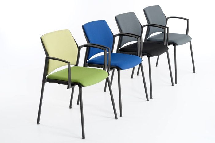 Unsere stapelbaren Armlehnenstühle Paris AL SP RP sind in vielen Farben erhältlich