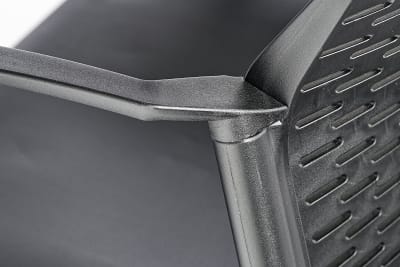 Armlehne und Rückenlehne gehen ineinander über