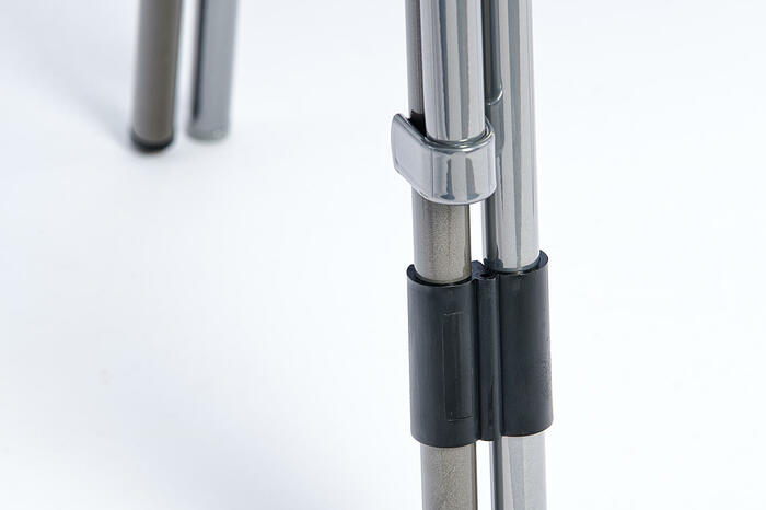 Optional erhältliche Reihenverbinder sind durch einen leichten Klickmechanismus zu bedienen