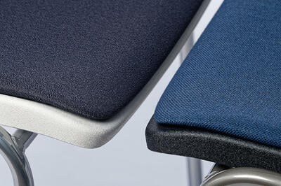 Verschiedene Materialien und Farben des Sitzpolsters können konfiguriert werden