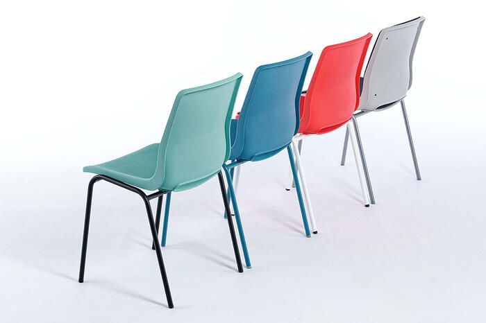 In einer Stuhlreihe lassen sich verschiedenen Paso Versionen kombinieren