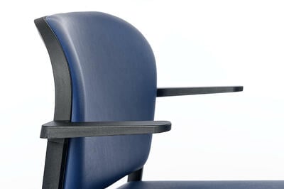 Die gebogene Rückenlehne ist sehr ergonomisch