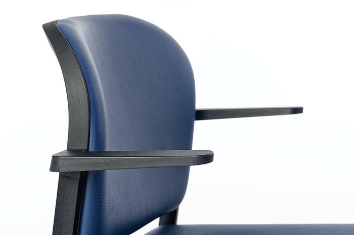 Die gebogene Rückenlehne ist sehr ergonomisch