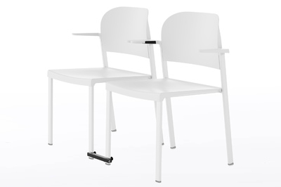 Für feste Stuhlreihen können optional Stuhlverbinder gewählt werden