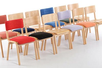 Die Holzstühle der Modellfamilie Perth