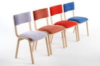 Die Stühle können farblich kombiniert werden