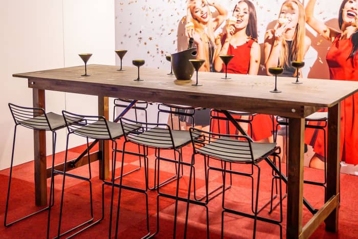 Die sehr robusten Phoenix Barhocker wirken sehr leicht und sind somit optimal für Indoor Events und Veranstaltungen mit anspruchsvollen Gästen