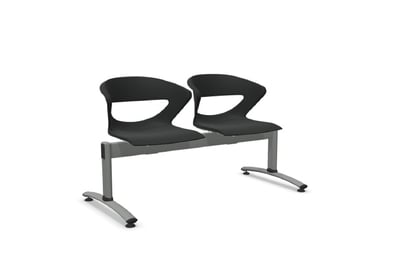 Die Traversenbänke sich auch mit schwarzen Kunststoffsitzschalen wählbar