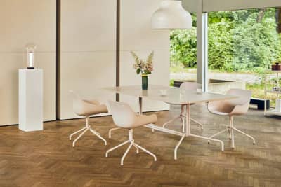 Unsere Schalenstühle Queens DG mit Drehgestell