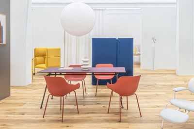 Unsere Kunststoffschalenstühle Queens lassen sich überall stellen