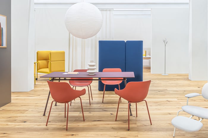 Unsere Kunststoffschalenstühle Queens lassen sich überall stellen