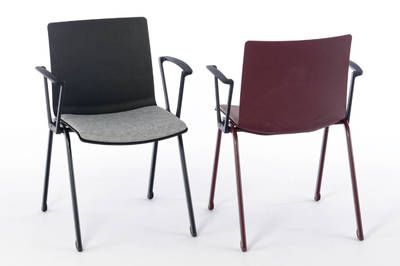 Unsere Rhodos Kunststoffschalenstühle sind mit Sitzpolster zu bekommen