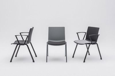 Verschiedene Rhodos Stühle können miteinander kombiniert werden