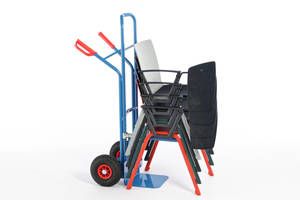 Die Collegestühle können mit der Stuhlkarre transportiert werden