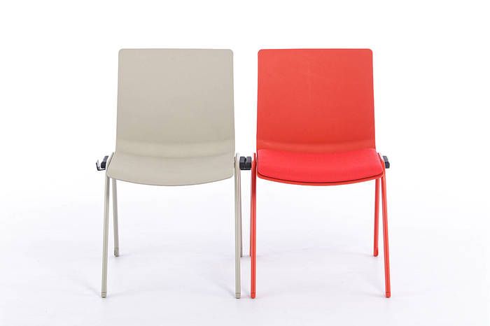 Mit dem optional auswählbaren Verbinder entstehen feste Stuhlreihen