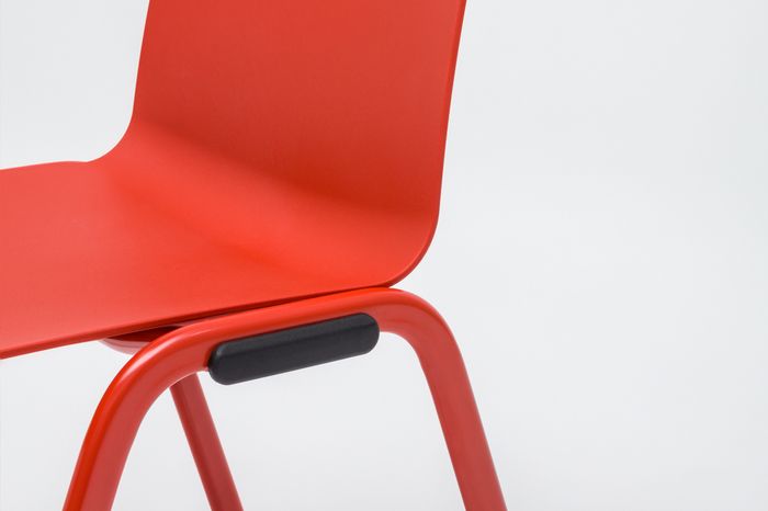Optional können die Stühle mit Stuhlverbinder ausgestattet werden