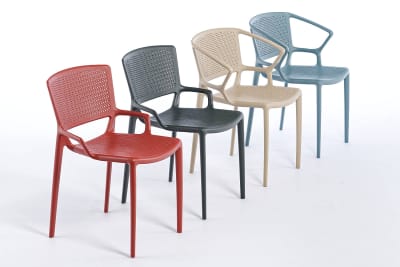 Jede Version des Riviera ist mit einem löchrigen Design erhältlich