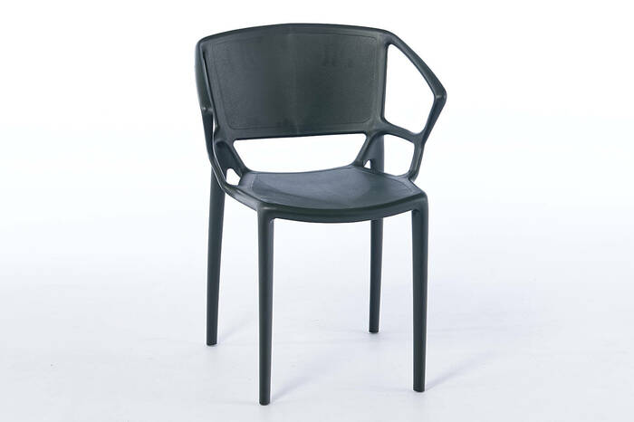 Durch die breite Sitz und Rückenfläche ist der Stuhl für jeden geeignet