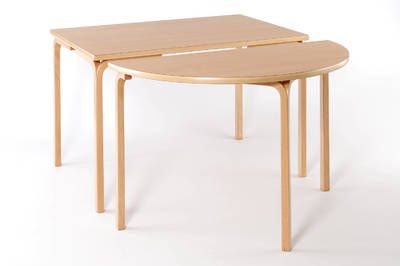 Unseren Vollholztisch gibt es auch als rechteckige oder halbrunde Tische