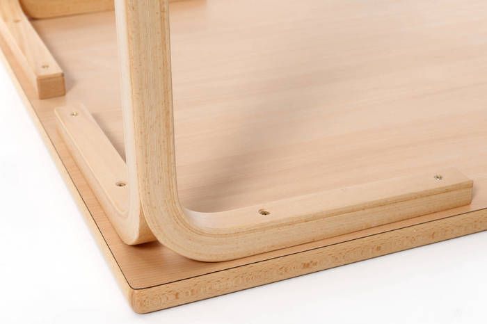 Unser quadratischer Tisch aus Buchenholz