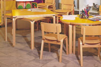Die Rom Tische mit farbiger Laminatoberfläche