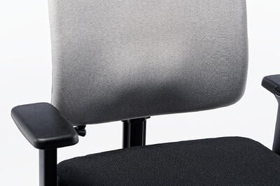 Die verstellbare Lordosestütze sorgt für ein ergonomisches Sitzen