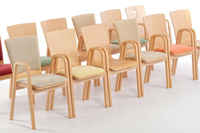 Unsere Holzstühle der Modellfamilie Sydney AL sind überall einsetzbar