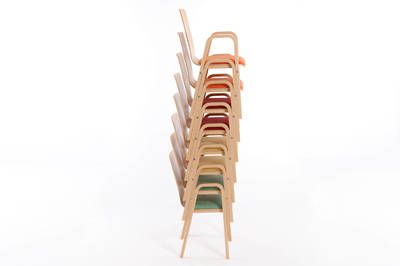 Robuste Holzstühle mit Polster