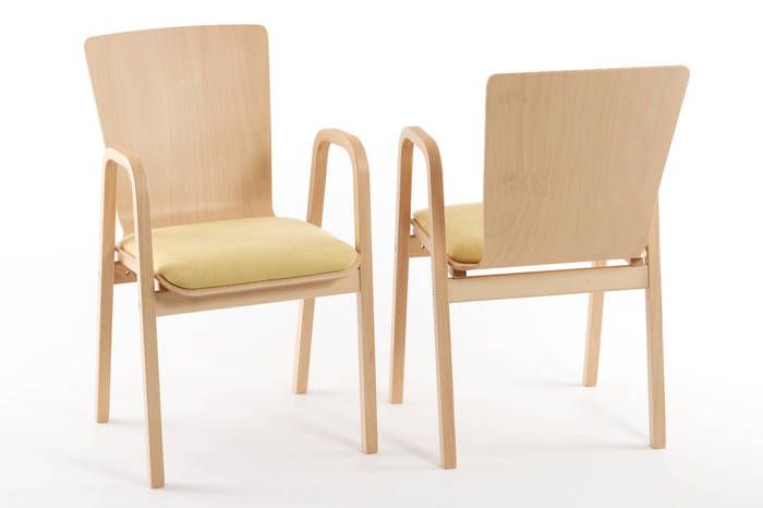 Die Sydney-Holzschalelstühle mit festen Armlehnen