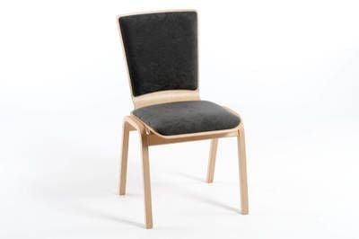 Die Sydney-Stühle mit Rücken- und Sitzpolster