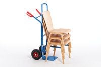 Unsere Holzstühle der Sydney Familie können mit der Stuhlkarre transportiert werden