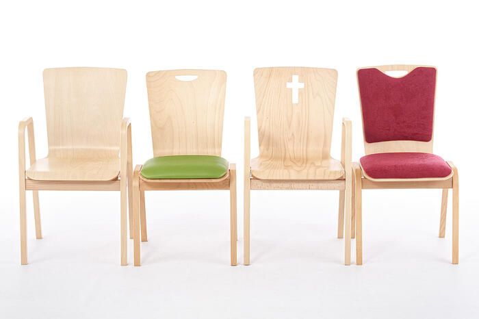 Verschiedene Sydney Stühle miteinander kombiniert werden