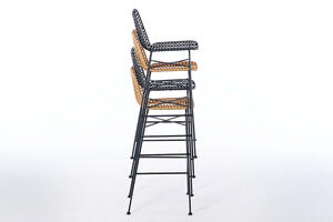 Auf kleinem Raum können die PE Rattan Barhocker gelagert werden Auf kleinem Raum können die PE Rattan Barhocker gelagert werden