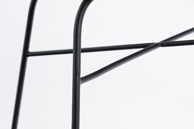 Das Gestell der Rattanstühle ist stabil und verstärkt