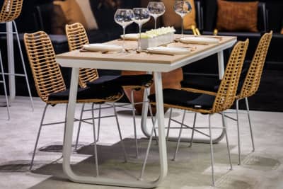 In Cafes und Restaurants geben unsere Rattanstühle ein angenehmens warmes Ambiente