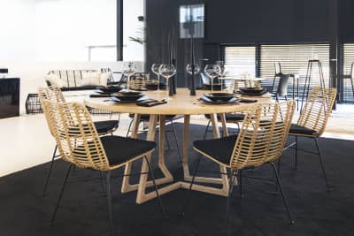 Unsere PE Rattastühle Sylt werden gerne in Gastronomien verwendet