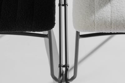 Die Kufenstühle Texel können mit den optional erhältlichen Verbindern miteinander verbunden werden