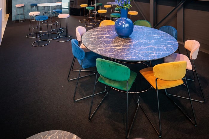 Der Kufenstuhl Texel in verschiedenen Farben