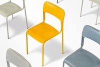 Unser stapelbarer Togo Stuhl ist in vielen Farben erhältlich
