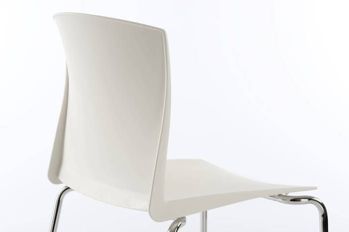 Die Rückenlehne ist ergonomisch geformt