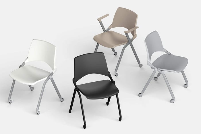 Unsere Toledo Stapelstühle sind auch mit Rollen erhältlich