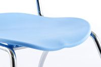 Diese Stühle werden mit einer strapazierfähigen und pflegeleichten Sitzfläche und Rückenlehne hergestellt