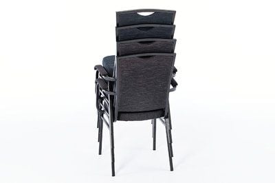 Die elegant geformte Rückenlehne  beeindruckt auch aus der Rückansicht