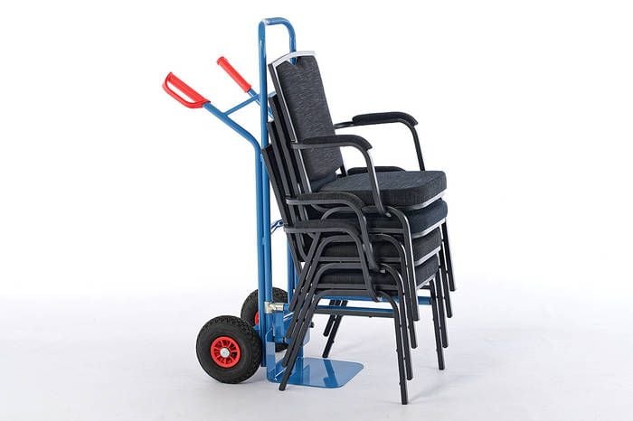 Mit der Stuhlkarre können unsere Bankettstühle Trier einfach transportiert werden