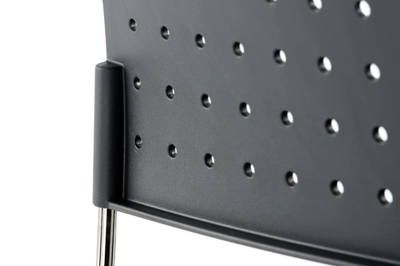 Die designte Rückenlehne sorgt für eine leichte Optik